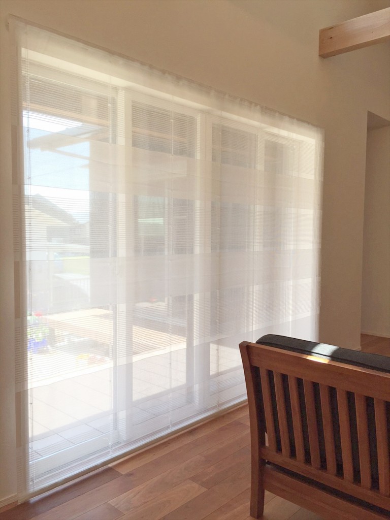 シンプルモダンスタイル　ミディアムウッドにナチュラルなボーダー柄　　蒲生工務店