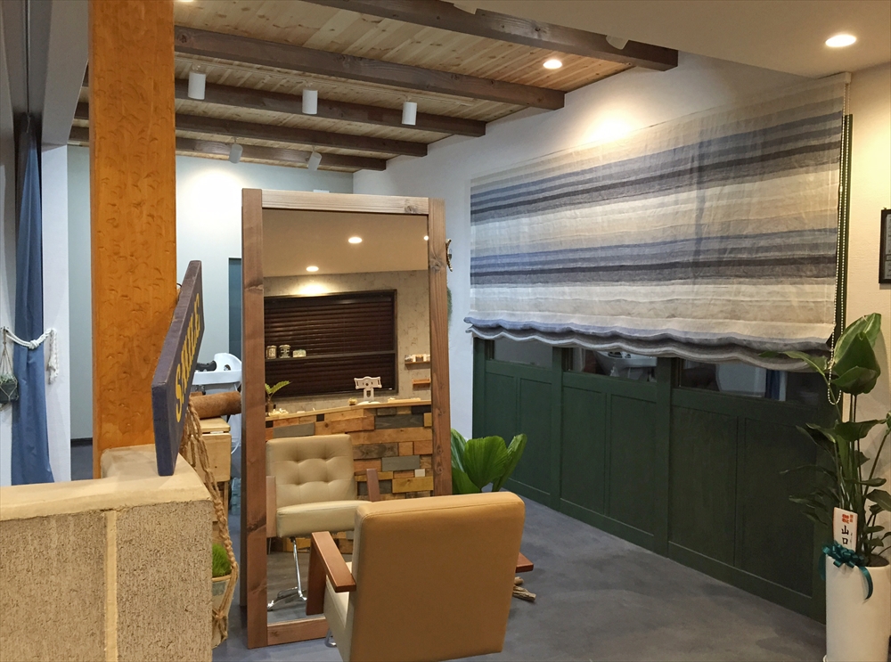 波乗りをイメージした美容室のカーテン　ブルーリネンのシェード　A-Best