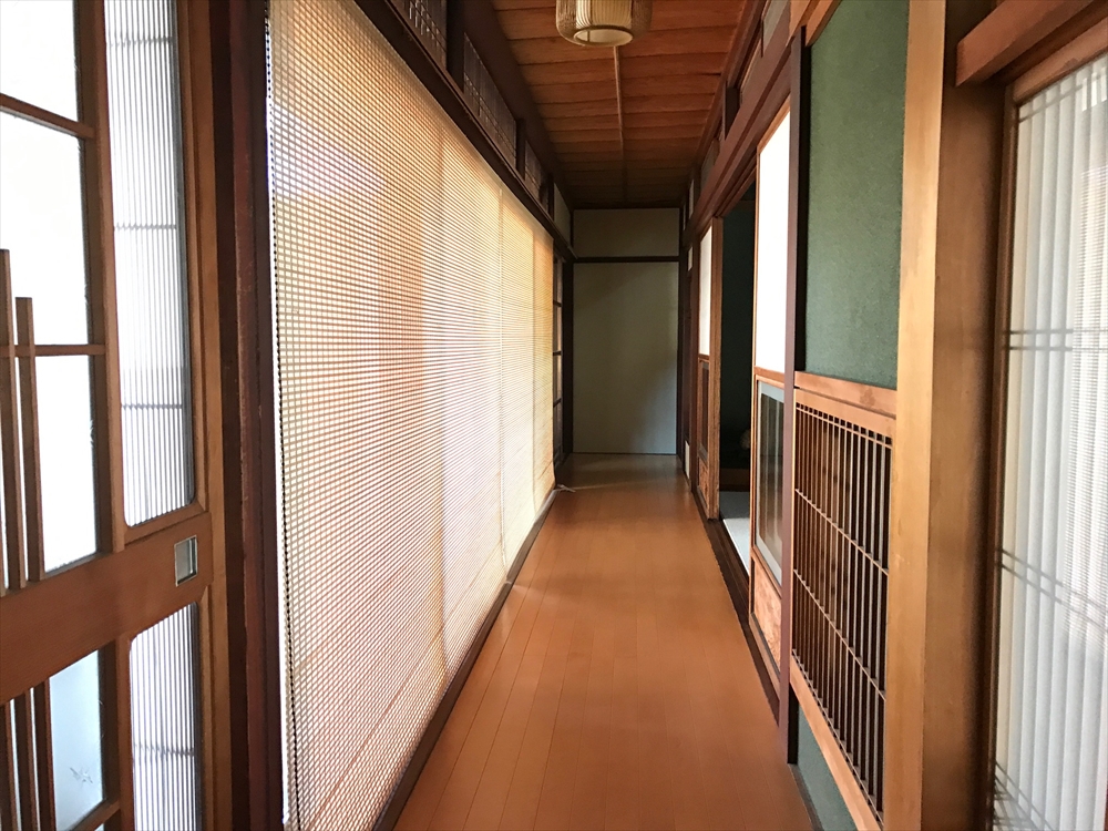 リフォーム – 縁側に日本の伝統を生かした和の経木すだれ