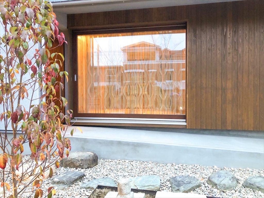 352.木の温もりとモダンさを感じるリビングに北欧風のインテリア