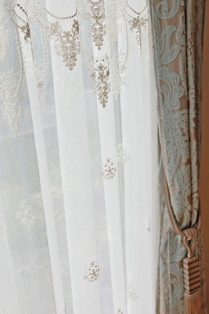 364.フレンチシャビーなカーテンをご提案 Raku Raku NATURAL HOME（楽々自然住宅）