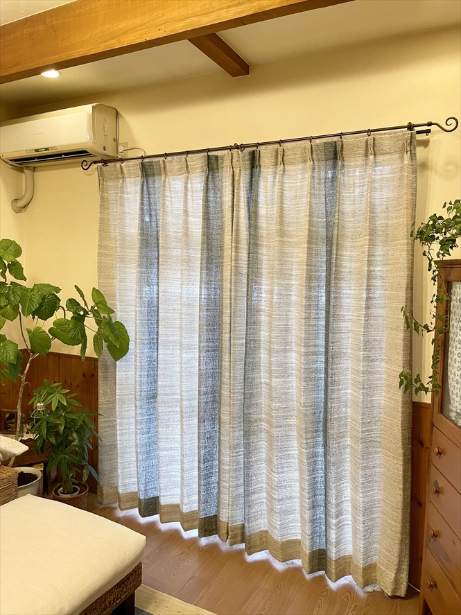 滋賀県大津市 手織りのようなざっくり素材感のリネンカーテン 4
